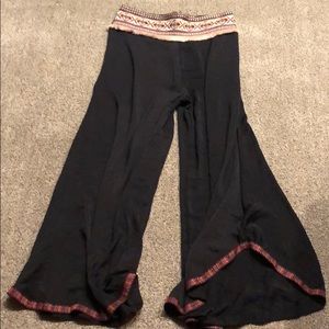 Super cute flowy pants!